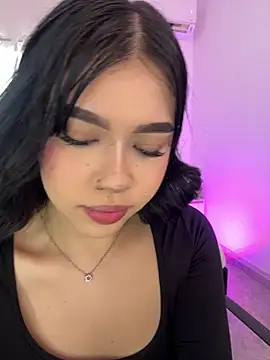 Snapshot of Lily_Woodz chatting on May 17, 2:46 pm Lily Woodz online show from May 17, 2:46 pm