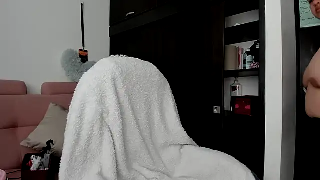 lizzie c online show from December 20, 2:35 pm