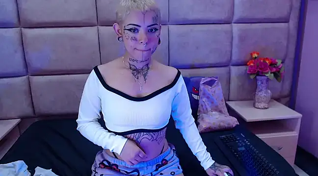 Snapshot of xbabymoonx chatting on January 21, 5:09 pm xbabymoonx online show from January 21, 5:09 pm
