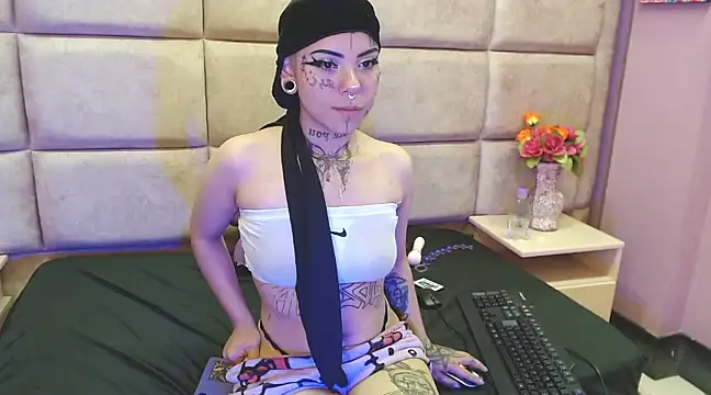 Snapshot of xbabymoonx chatting on January 21, 11:13 pm xbabymoonx online show from January 21, 11:13 pm