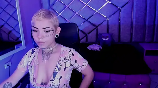 Snapshot of xbabymoonx chatting on January 31, 7:51 pm xbabymoonx online show from January 31, 7:51 pm