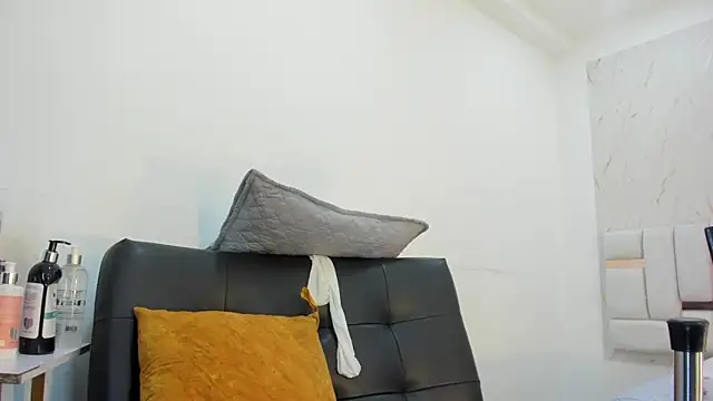 celeste smmith  online show from March 17, 3:33 am