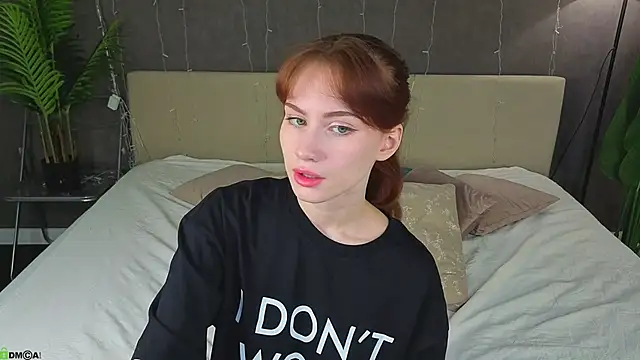 Snapshot of Mollly_Rouge chatting on April 28, 12:20 am Mollly Rouge online show from April 28, 12:20 am