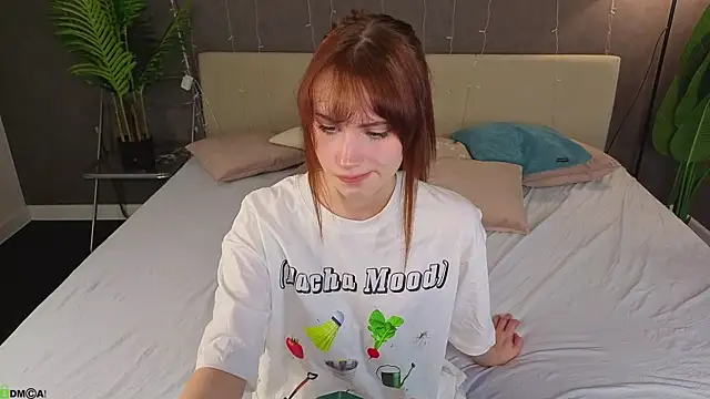Snapshot of Mollly_Rouge chatting on April 29, 12:16 am Mollly Rouge online show from April 29, 12:16 am