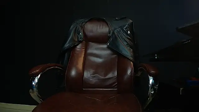 Snapshot of AxelColton chatting on January 23, 9:39 am AxelColton online show from January 23, 9:39 am