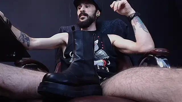 Snapshot of AxelColton chatting on January 29, 12:35 pm AxelColton online show from January 29, 12:35 pm