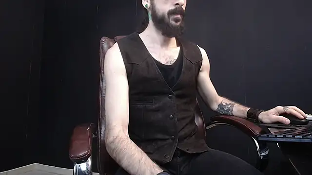 Snapshot of AxelColton chatting on February 12, 6:08 am AxelColton online show from February 12, 6:08 am