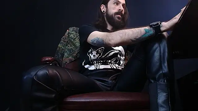 Snapshot of AxelColton chatting on February 21, 10:50 am AxelColton online show from February 21, 10:50 am