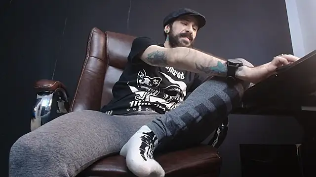 Snapshot of AxelColton chatting on March 2, 8:27 am AxelColton online show from March 2, 8:27 am