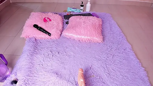 SEXY HOTTIE   online show from March 18, 3:53 pm