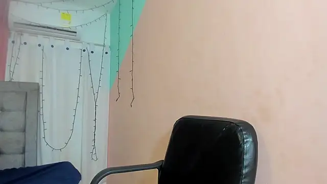 dani-lue online show from January 24, 11:59 am