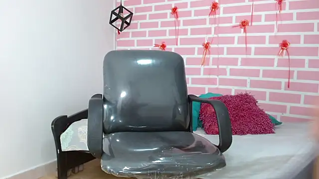 dani-lue online show from February 20, 12:15 pm