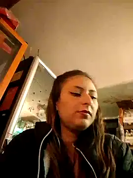 Snapshot of catalella14 chatting on February 7, 1:47 am catalella14 online show from February 7, 1:47 am
