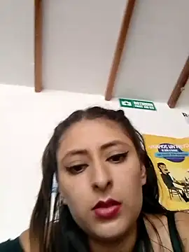 Snapshot of catalella14 chatting on February 21, 7:32 pm catalella14 online show from February 21, 7:32 pm