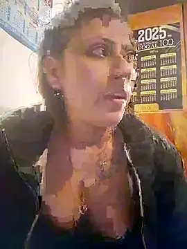 Snapshot of catalella14 chatting on March 6, 11:53 pm catalella14 online show from March 6, 11:53 pm