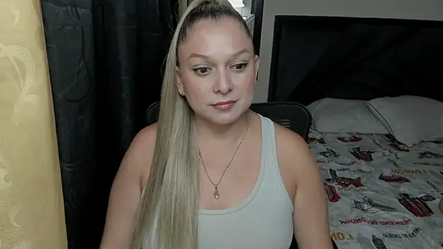 Snapshot of natalia5560 chatting on April 7, 10:31 pm natalia5560 online show from April 7, 10:31 pm