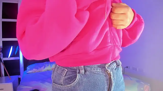 loladupont online show from March 31, 2:46 am