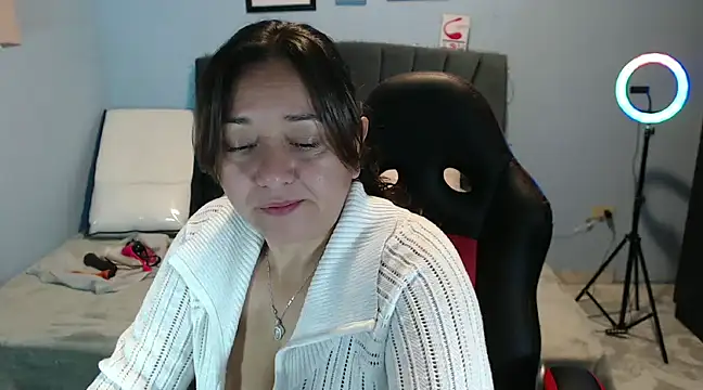 Snapshot of AngelRouss chatting on January 21, 1:54 pm AngelRouss online show from January 21, 1:54 pm