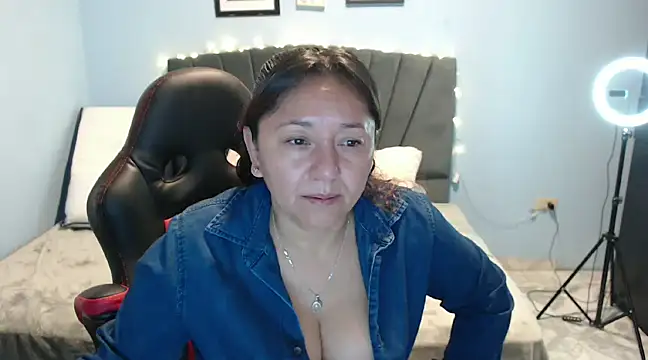 Snapshot of AngelRouss chatting on January 22, 10:07 am AngelRouss online show from January 22, 10:07 am
