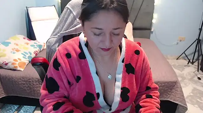Snapshot of AngelRouss chatting on January 29, 12:02 pm AngelRouss online show from January 29, 12:02 pm