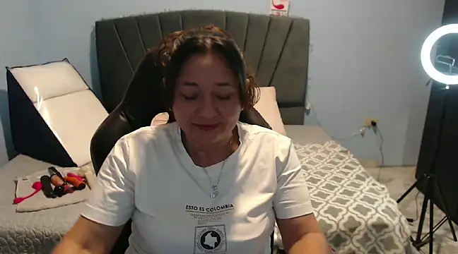 Snapshot of AngelRouss chatting on February 5, 2:08 am AngelRouss online show from February 5, 2:08 am