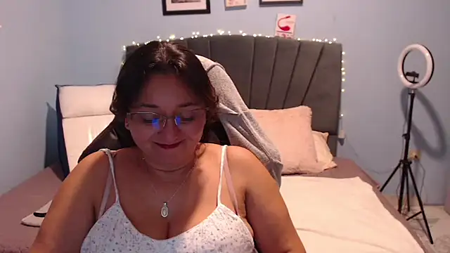 Snapshot of AngelRouss chatting on February 28, 3:04 pm AngelRouss online show from February 28, 3:04 pm