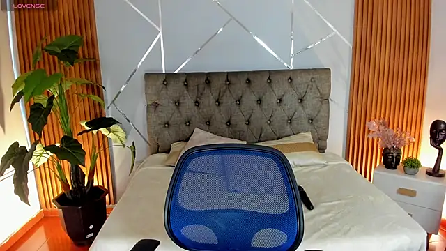 charlottee white online show from November 6, 9:37 pm