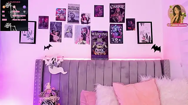 vanesa moon   online show from October 16, 11:50 pm