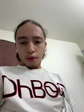 Snapshot of qbaby96 chatting on December 29, 9:28 am qbaby96 online show from December 29, 9:28 am