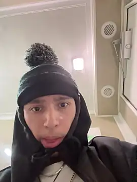 Snapshot of qbaby96 chatting on February 14, 11:21 am qbaby96 online show from February 14, 11:21 am