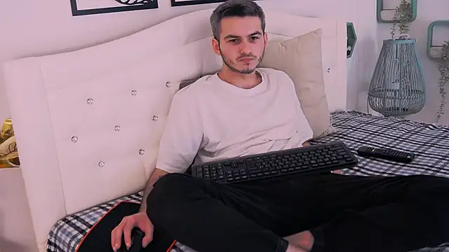 Snapshot of Devin_Jay chatting on January 7, 4:48 pm Devin Jay online show from January 7, 4:48 pm