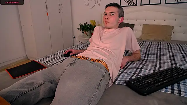 Snapshot of Devin_Jay chatting on February 4, 5:21 am Devin Jay online show from February 4, 5:21 am