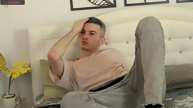 Snapshot of Devin_Jay chatting on February 9, 10:54 pm Devin Jay online show from February 9, 10:54 pm