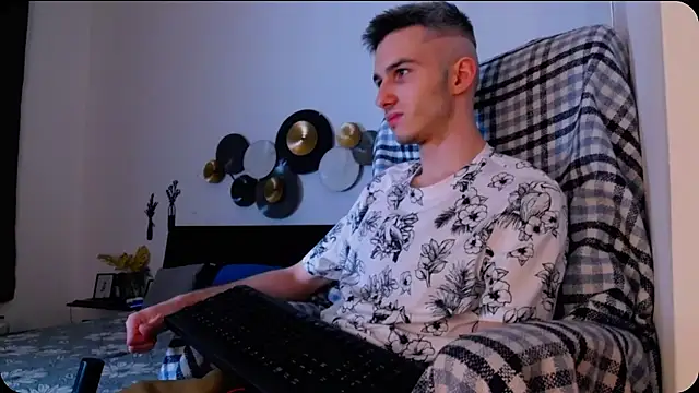 Snapshot of Devin_Jay chatting on January 11, 12:48 am Devin Jay online show from January 11, 12:48 am