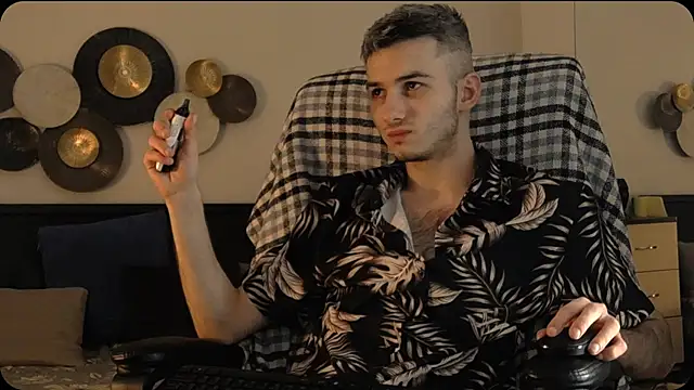 Snapshot of Devin_Jay chatting on January 13, 12:43 pm Devin Jay online show from January 13, 12:43 pm