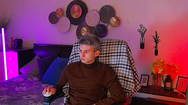 Snapshot of Devin_Jay chatting on February 9, 4:55 pm Devin Jay online show from February 9, 4:55 pm