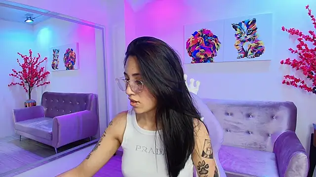Leia queens online show from December 27, 5:37 pm