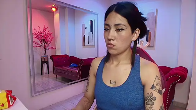 Leia queens online show from March 6, 5:33 pm