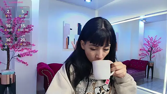 Leia queens online show from September 26, 11:14 am