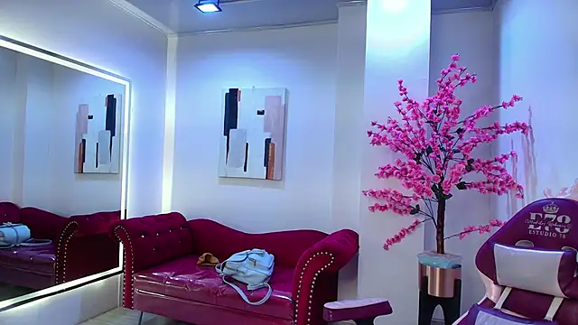 Leia queens online show from October 14, 12:06 pm