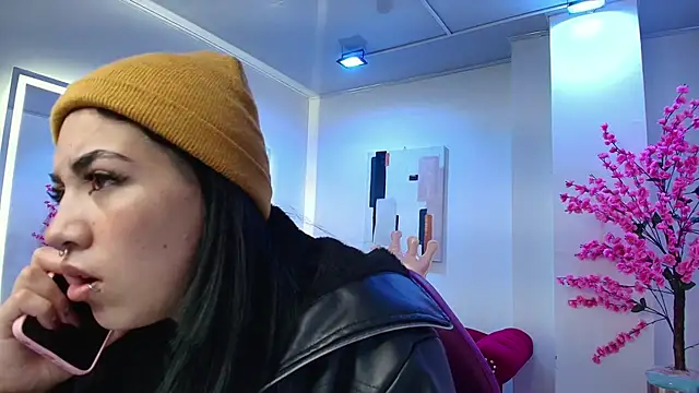 Leia queens online show from October 15, 11:21 am