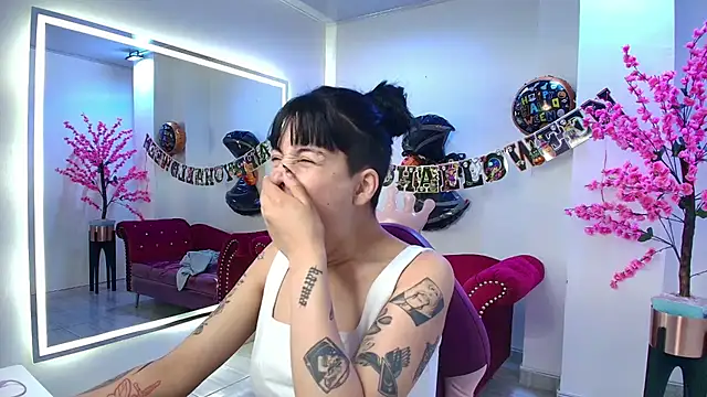 Leia queens online show from October 28, 12:19 pm