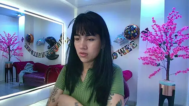 Leia queens online show from November 3, 11:22 am