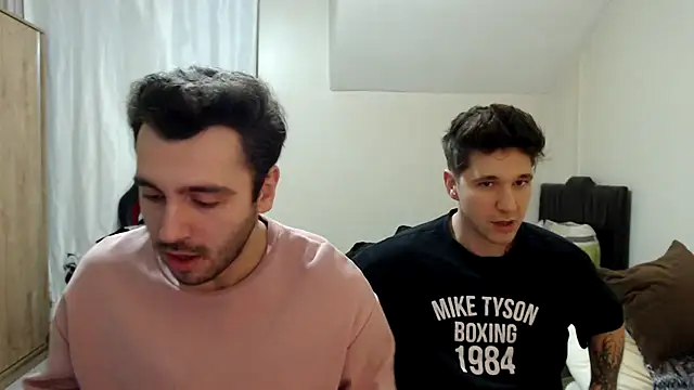 handsomeee04 online show from October 31, 7:59 pm