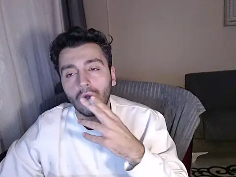 handsomeee04 online show from December 1, 10:37 pm