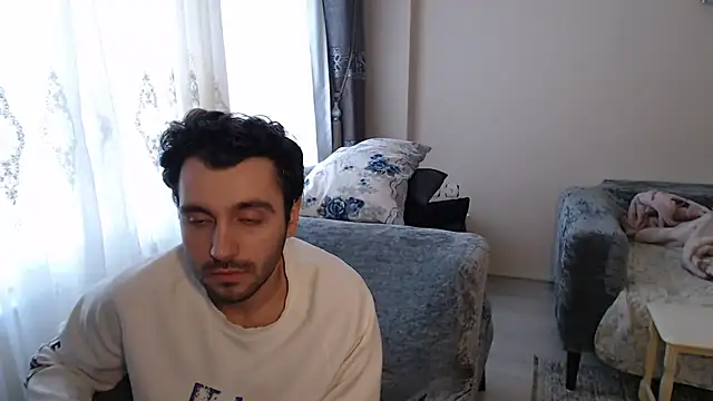 handsomeee04 online show from April 25, 3:53 am