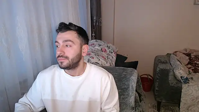 handsomeee04 online show from May 5, 5:21 pm