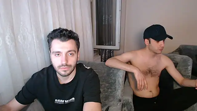 handsomeee04 online show from May 16, 10:52 pm