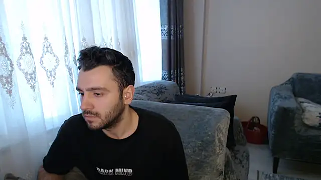 handsomeee04 online show from May 18, 3:02 am