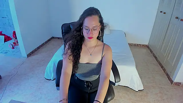 Snapshot of emmaTorres1 chatting on February 9, 6:58 pm emmaTorres1 online show from February 9, 6:58 pm